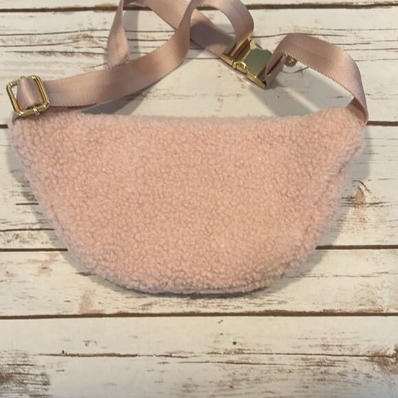Stoney Clover Lane Sherpa Cozy Rose Fanny Pack with Blanc Glitter Heart - Picture 9 of 13